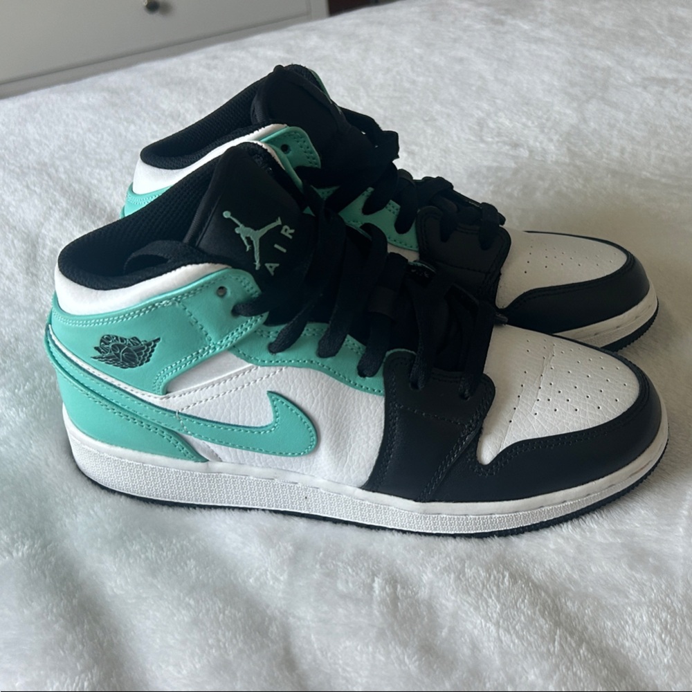 Jordan Mid Tropic Twists